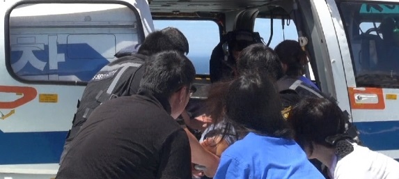 추자도 응급환자를 이송하는 해경헬기 모습. 사진은 기사와 관련없음,
